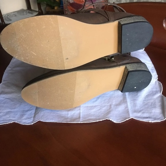 NWT Festival cutout buckle booties! 🍂 - Picture 7 of 8